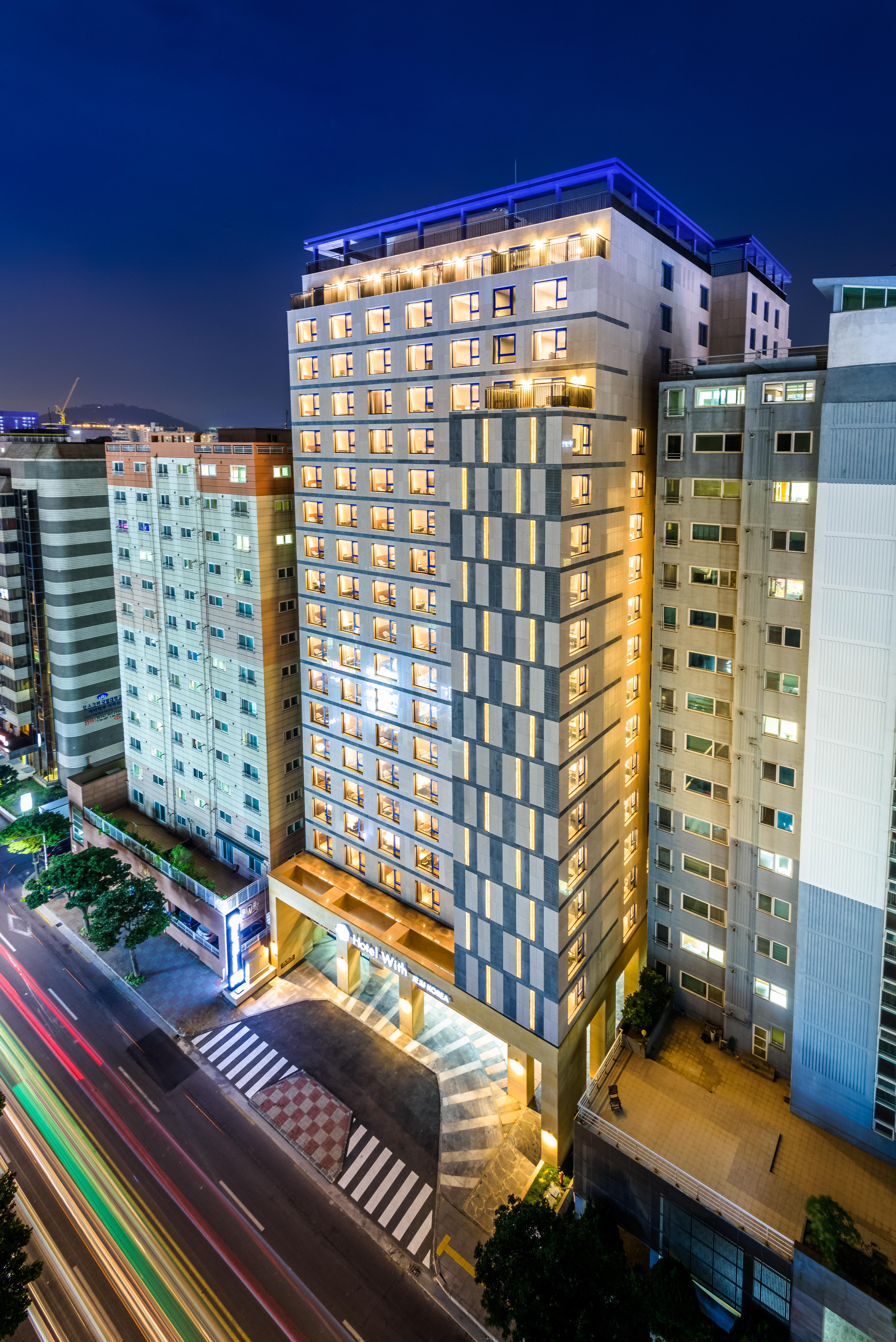 Hotel With Czedżu Zewnętrze zdjęcie